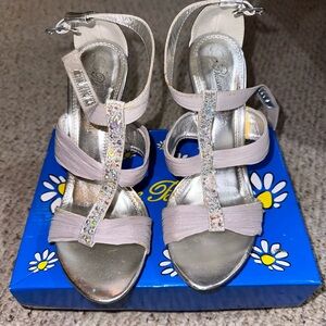 De Blossom Collection Silver Rhinestone Heels Size 8